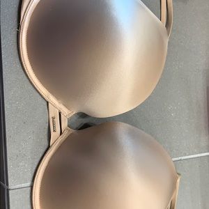 SALE Never worn Victoria’s Secret Push-up Bra